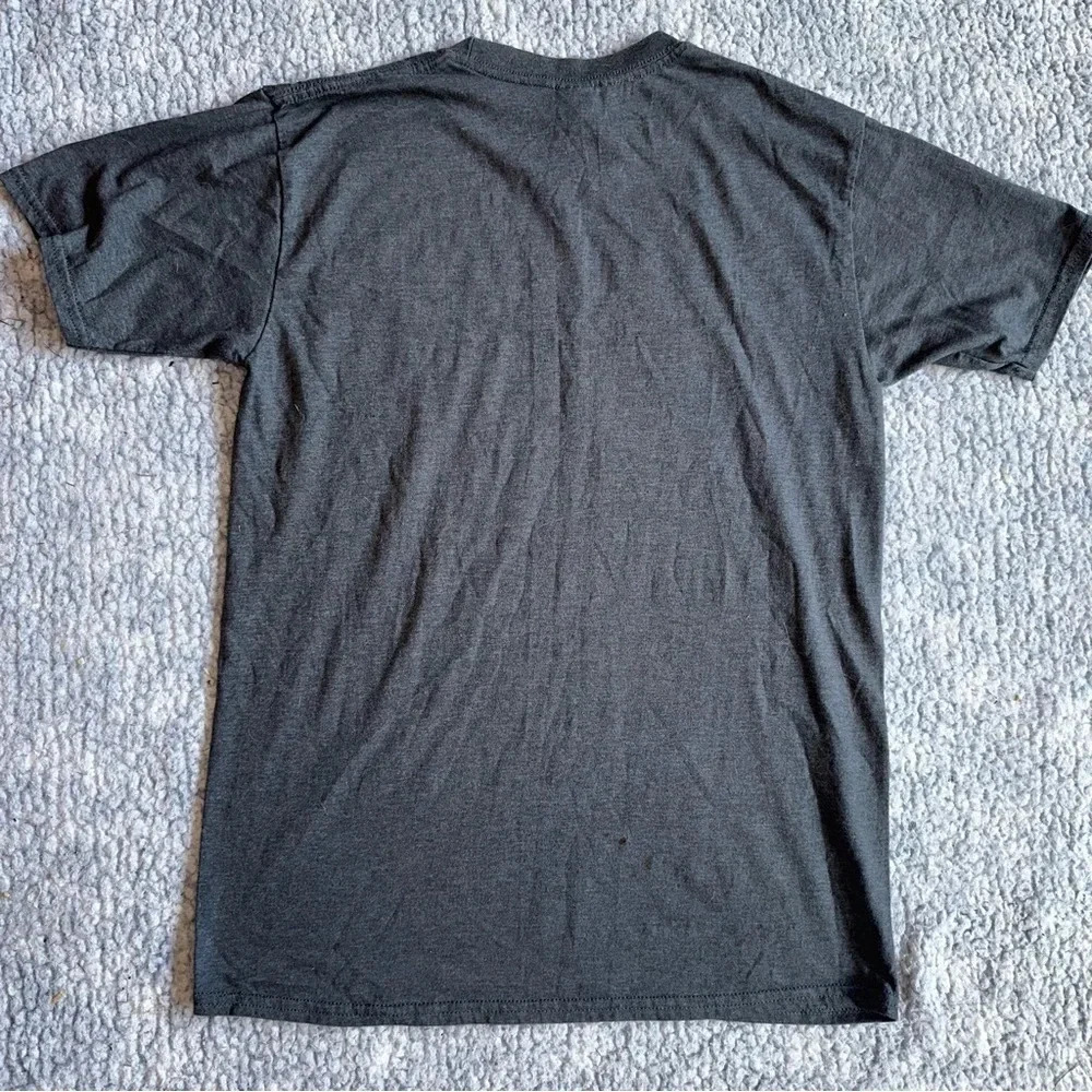 That’s What I Do I Drink and I Know Things Gray T-shirt Size Medium - Picture 3 of 6